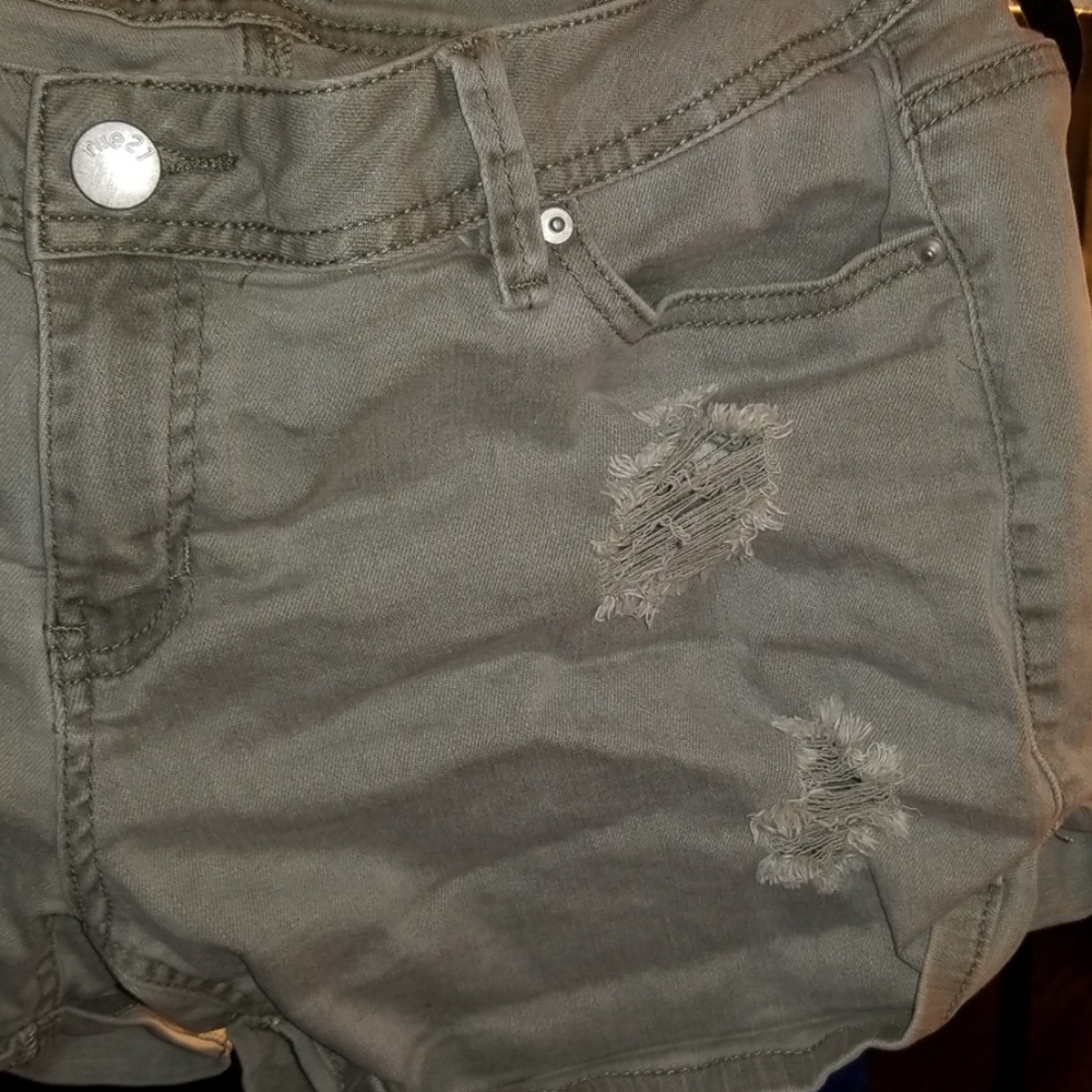Shorts - Picture 2 of 4